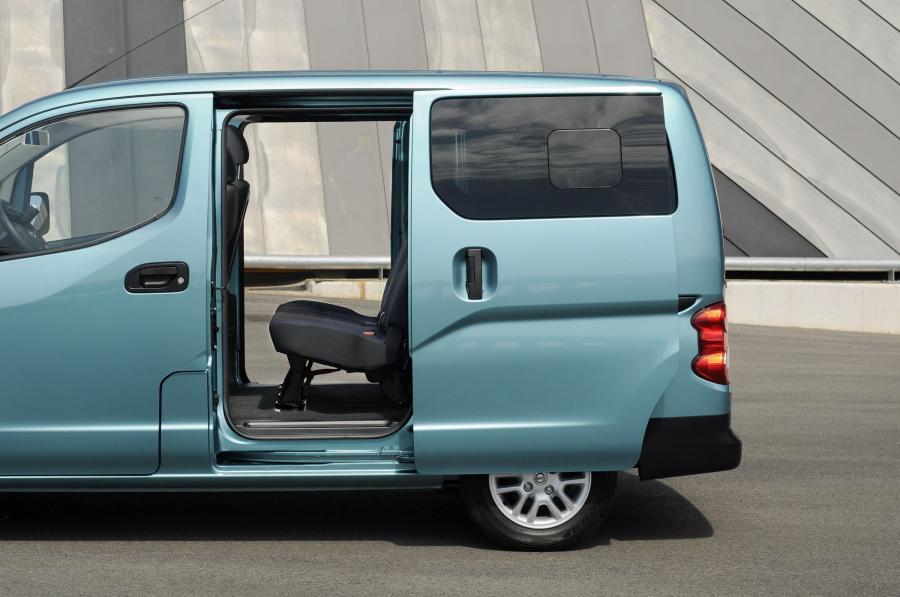  Nissan NV200 2009 года  (фото 36 из 108)